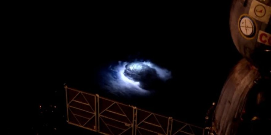 Bilim insanları, gök gürültülü havalarda Dünya’nın üzerinde neler yaşandığını gözlemledi