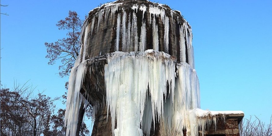 Ağrı'da termometreler sıfırın altında 33 dereceyi gösterdi