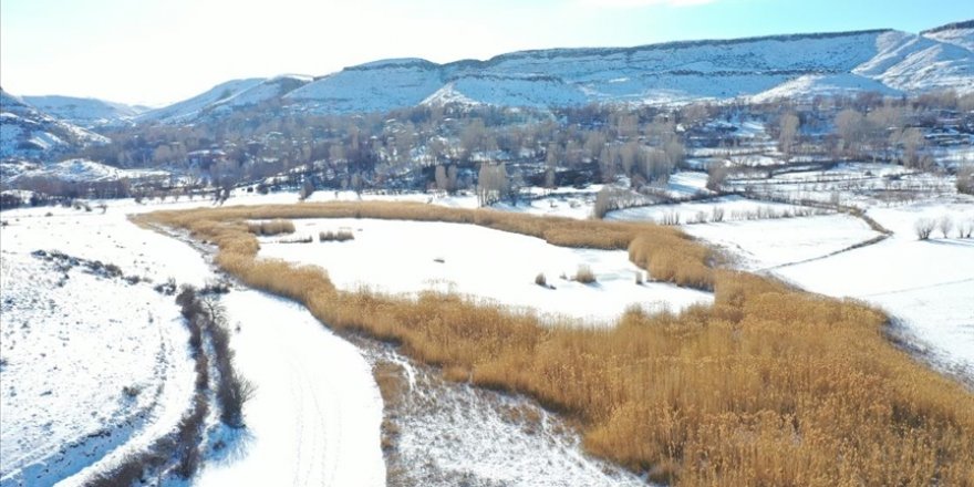 Tamamen donan Üçkaya Gölü beyaz örtüsüyle bir başka güzel