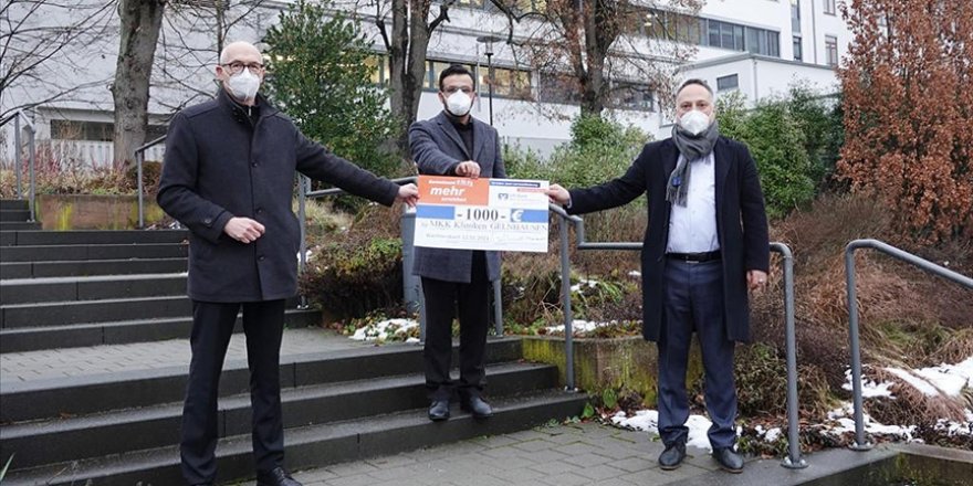 Almanya'da DİTİB camisi, Kovid-19 ile mücadele eden hastaneye maddi yardımda bulundu