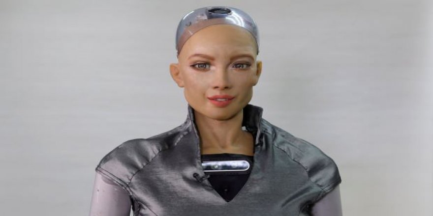 Robot Sophia bu kez resim yeteneğiyle gündemde