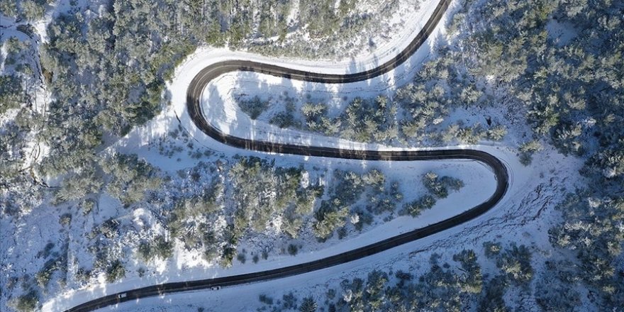 Antalya'nın yaylalarına yağan kar güzel görüntüler oluşturdu