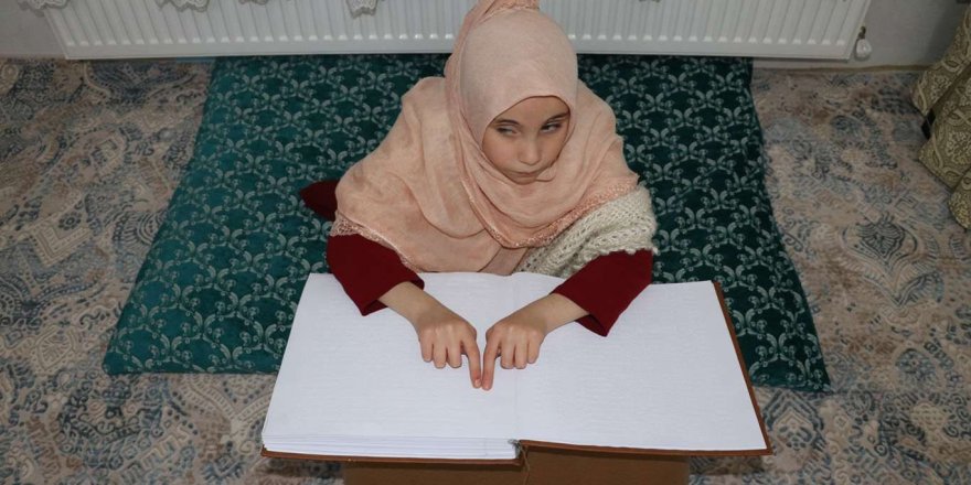 Görme engelli Esma uzaktan eğitim ile Kur’an-ı Kerim’i öğrendi