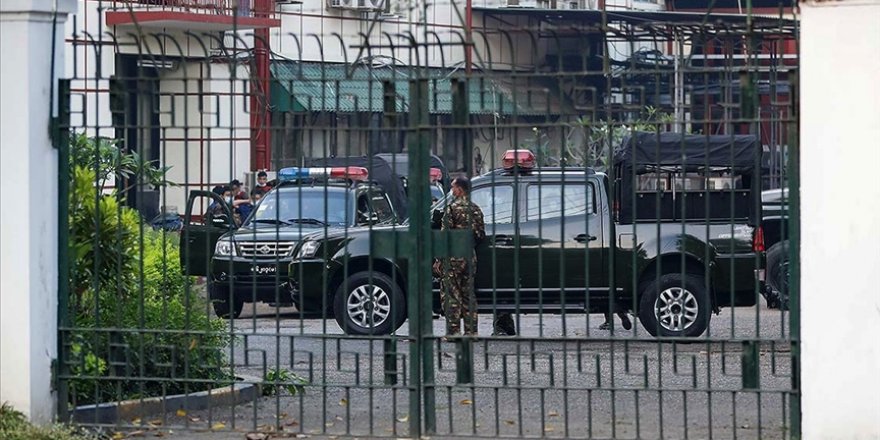 Facebook Myanmar ordusunun ana sayfasını kapattı