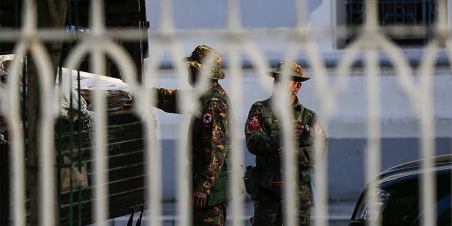 Myanmar'da darbe karşıtı protestocular gözaltına alındı