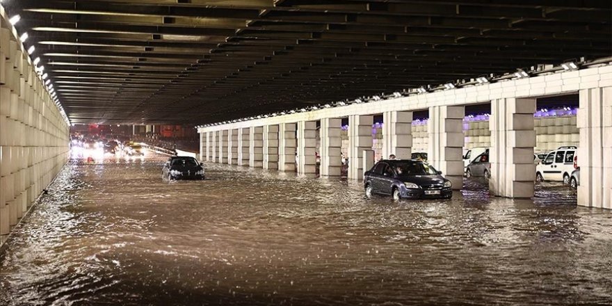 İzmir sel felaketiyle karşı karşıya