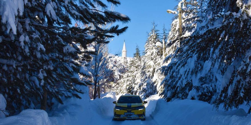 Kar yağışının ardından vadideki tarihi kentte kartpostallık görüntüler
