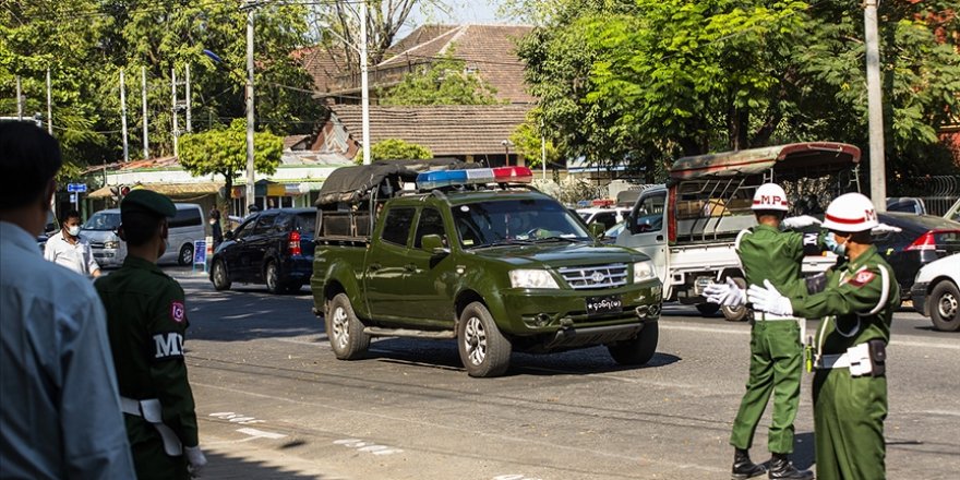 Myanmar'da darbe karşıtı protestolar üçüncü gününde de sürüyor