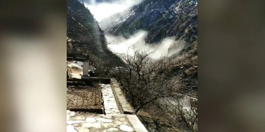 Hindistan'da nehre düşen buzul sele neden oldu