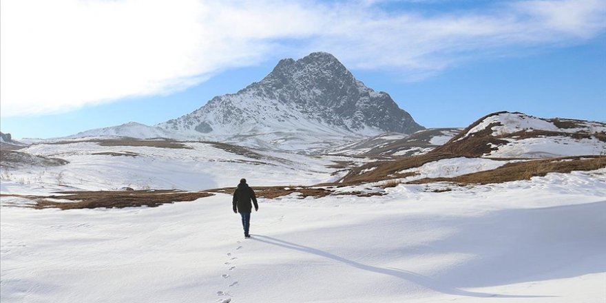 Karla kaplanan Tekelti Dağı'nda kartpostallık görüntüler oluştu