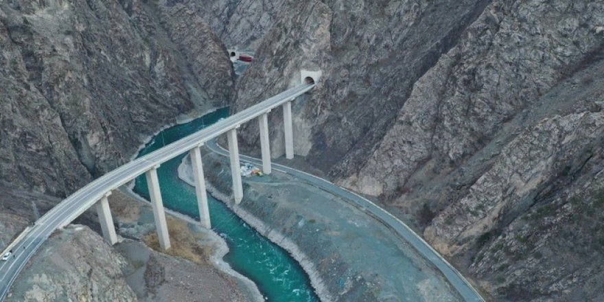 Artvin'de baraj inşaatları ile birlikte ulaşım ağıda yenileniyor