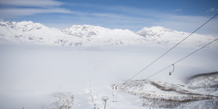 Ovacık semalarını kaplayan sis güzel görüntüler oluşturdu