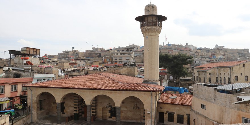 Tarihi camideki “deprem izleme düzeneği” sütunu dikkat çekiyor