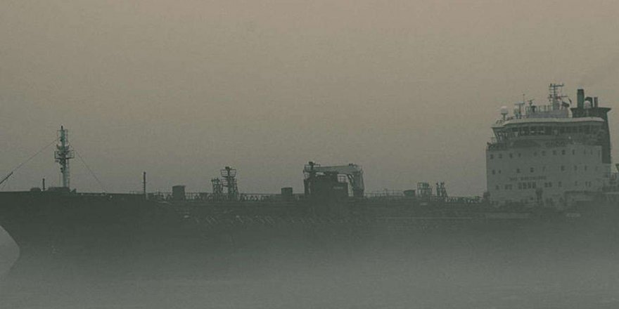 Yoğun kar nedeniyle Çanakkale Boğazı gemi geçişlerine kapatıldı