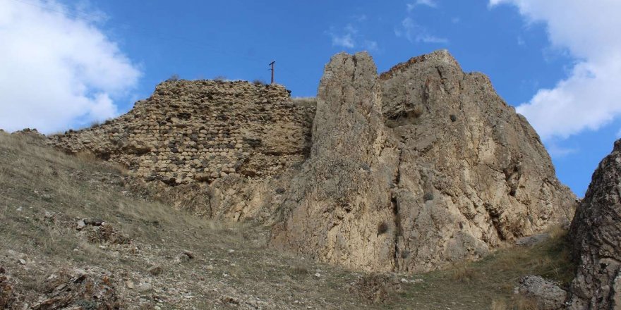 Keşfedilmeyi bekleyen hazine: 5 bin yıllık Palu Kalesi