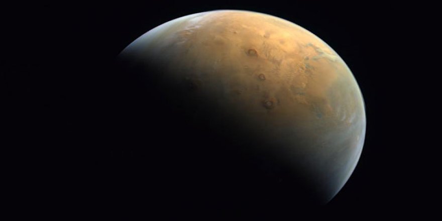 BAE, uzay programı kapsamında Mars’tan ilk fotoğrafını paylaştı