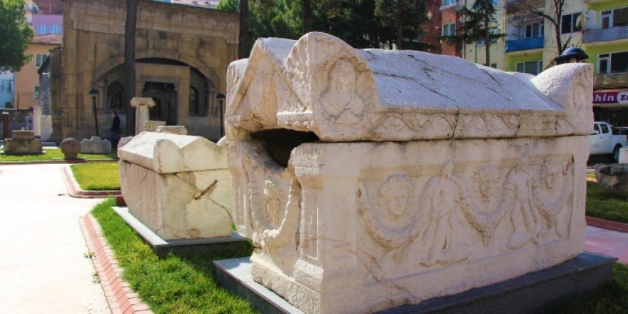 Bin 700 yıllık ‘lanetli' lahit