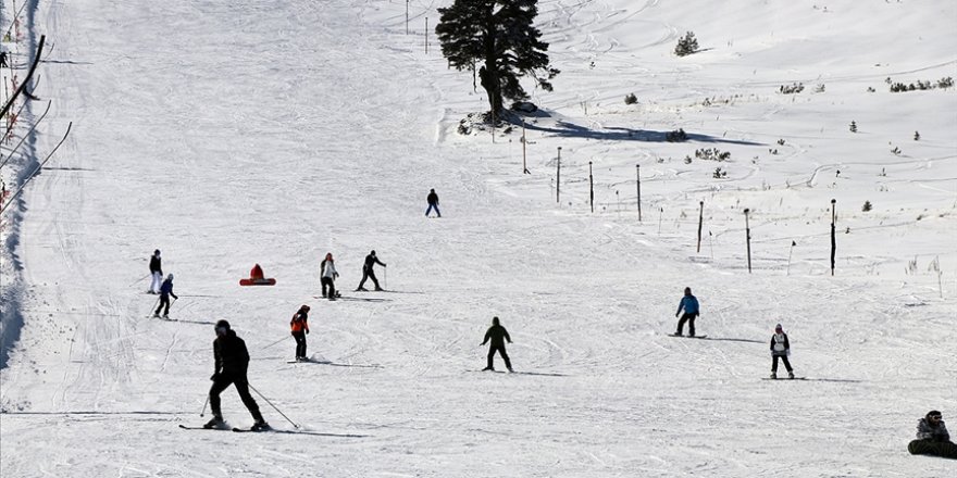 Kayak merkezlerinde en fazla kar kalınlığı 123 santimetreyle Kartalkaya'da ölçüldü
