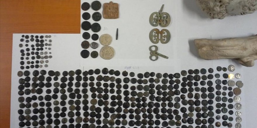 Macaristan gümrüğünde yakalanan Anadolu'nun 412 tarihi eseri Türkiye'ye getiriliyor