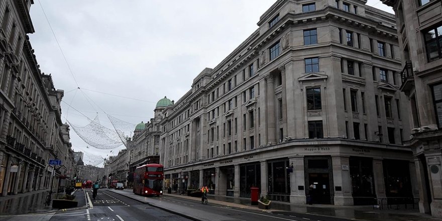 İngiltere'de Kovid-19 karantinası 8 Mart'tan itibaren kademeli olarak kaldırılacak