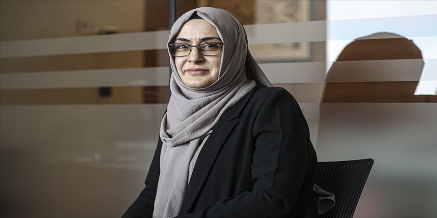 Başörtüsü yasağı nedeniyle üniversiteyi 10 yılda bitirdi