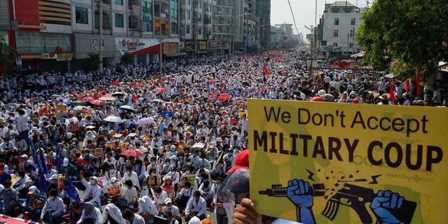 Myanmarlı Müslümanlar darbe karşıtı protestolara katıldı