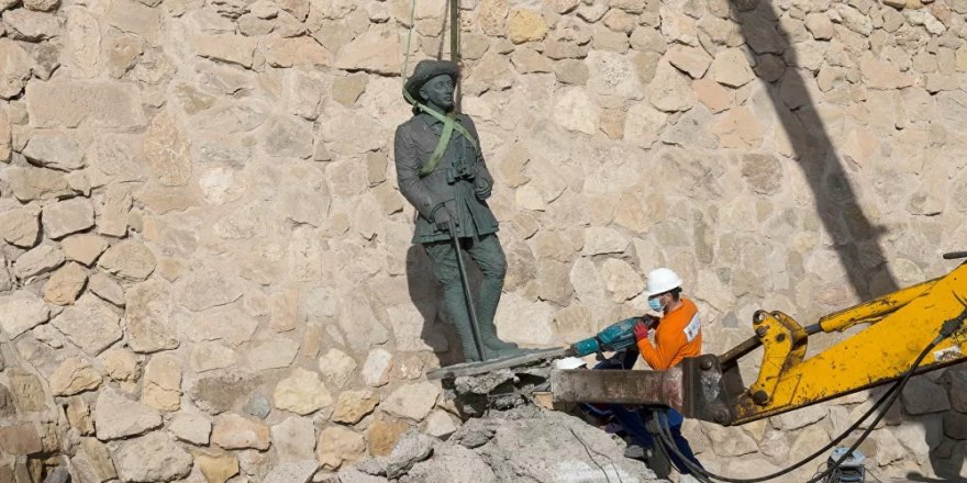 İspanya'da diktatör Franco'nun son heykeli de kaldırıldı