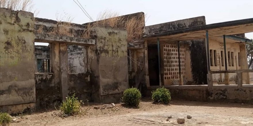 Nijerya'da yatılı okula düzenlenen saldırıda 317 kız öğrenci kaçırıldı