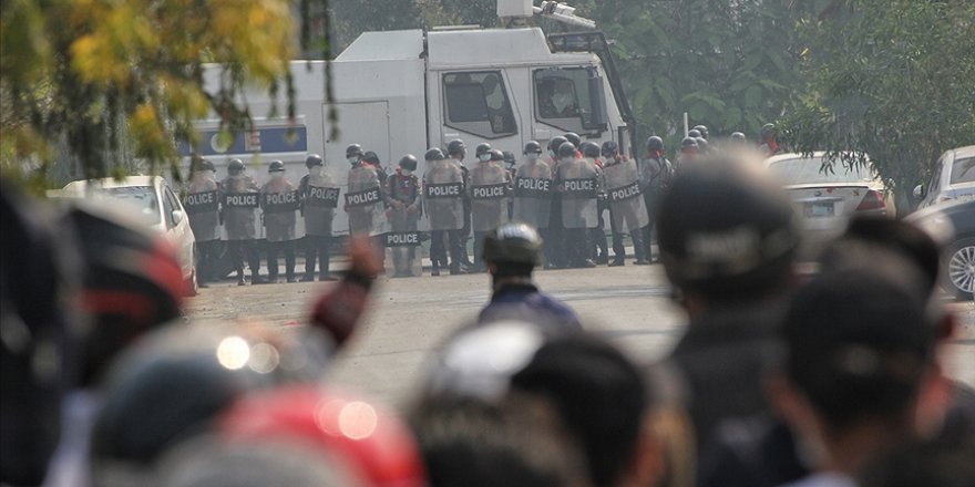 Myanmar'daki protestolara güvenlik güçlerinin silahlı müdahalesi sonucu en az 38 kişi öldü