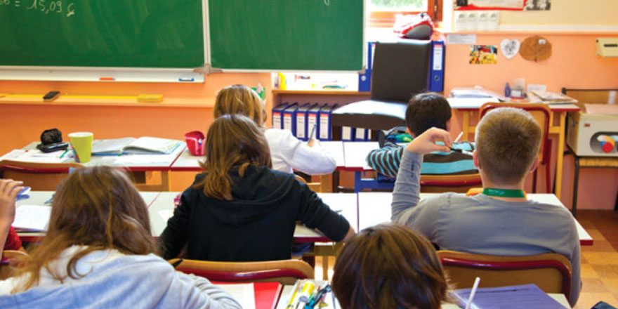 Fransa'da liseliler 'katı laiklik' ilkesine karşı, Müslümanlara hoşgörülü