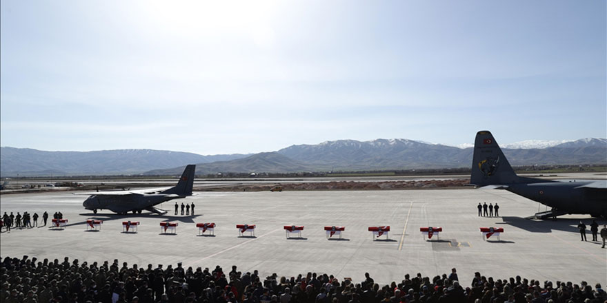 Türkiye şehitlerini dualarla ebedi aleme uğurluyor