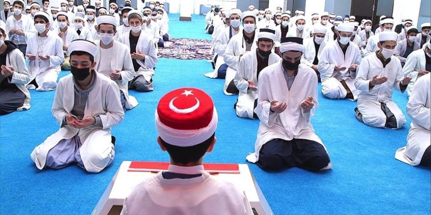 Erzurumlu hafızlardan şehit askerler için hatim ve dua