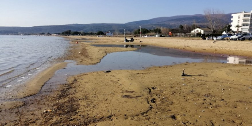 Erdek'te korkutan görüntü deniz çekildi