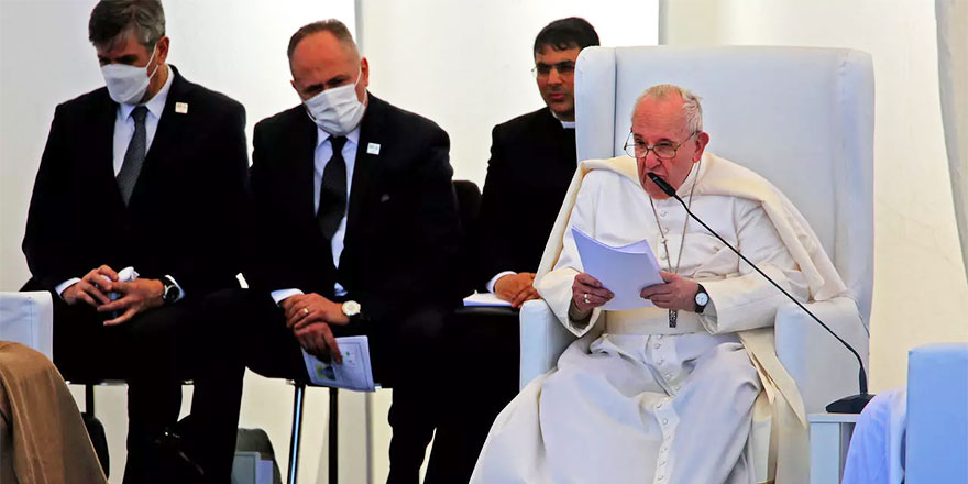 Papa: Terör ve şiddet, dinden kaynaklanmıyor