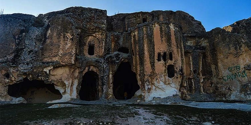 'Frigya'nın kalbi' Ayazini köyündeki mağaralar turistleri cezbediyor