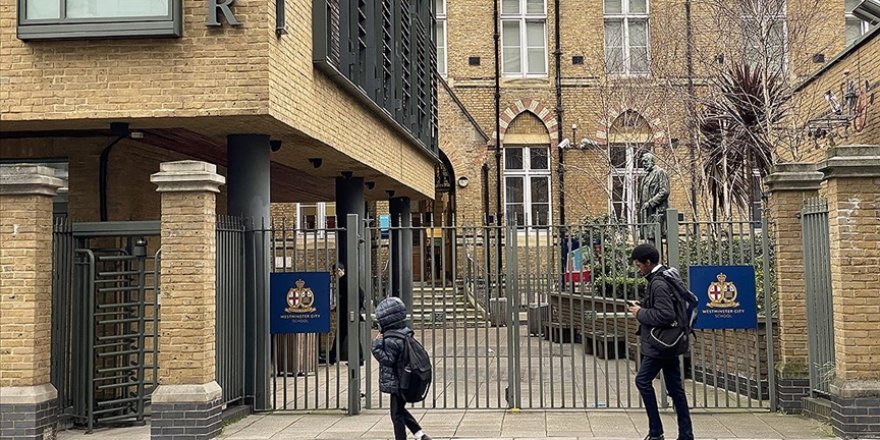 İngiltere Hz. Muhammed'e (asm) saygısızlık yapan öğretmeni tartışıyor