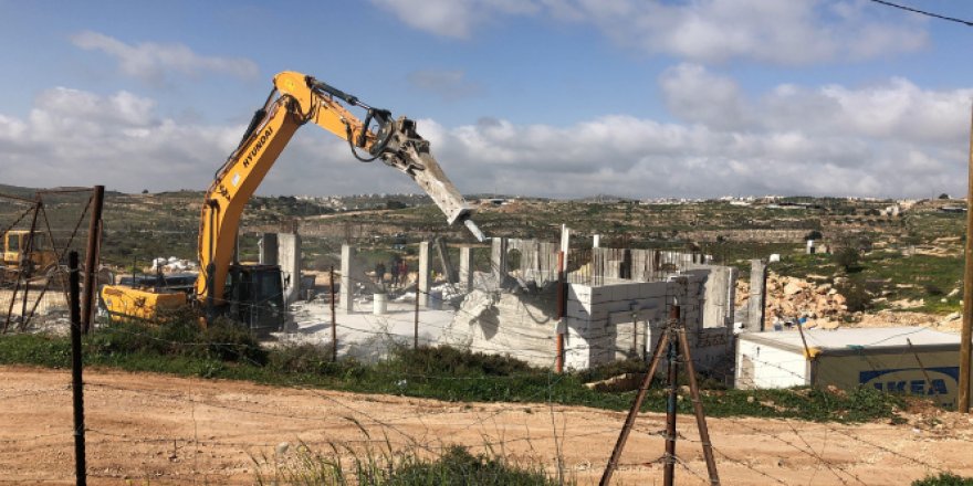 İsrail güçleri, bir Filistinli ailenin evini yıktı