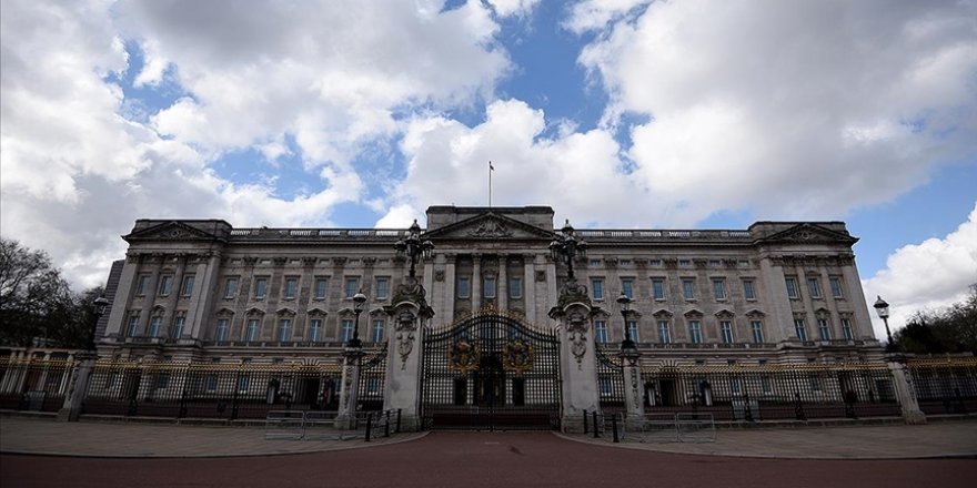 İngiltere'de ırkçılıkla suçlanan Kraliyet'in kaldırılması çağrıları yapılıyor