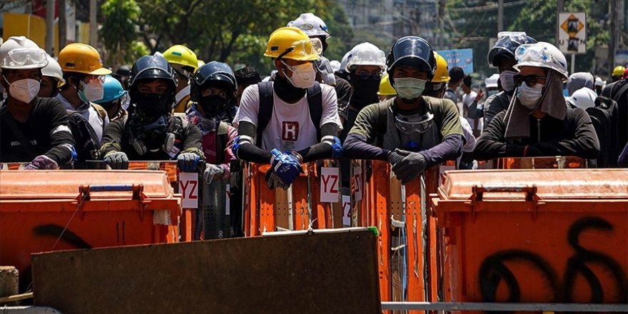 Myanmar'ın Yangon şehrinde güvenlik güçleri protestoculara yönelik kuşatmayı kaldırdı
