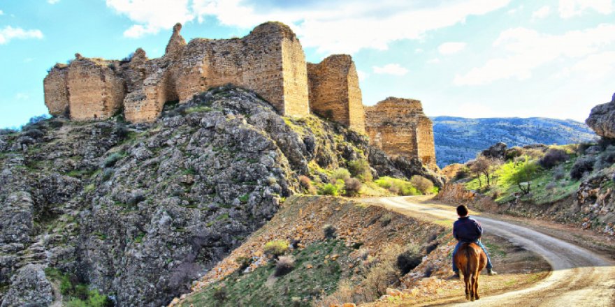 Yıllara meydan okuyan Hurman Kalesi