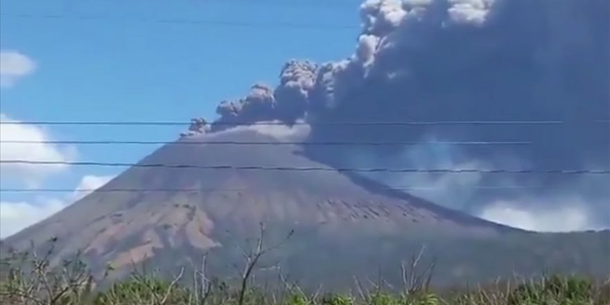 Nikaragua'da yanardağın faaliyete geçmesi nedeniyle Chinandega şehri külle kaplandı