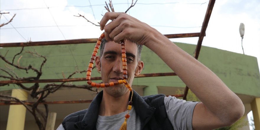 'Dev adam' Sultan Kösen'e boyuna uygun seccade, tespih ve Kur’an-ı Kerim hediye edildi