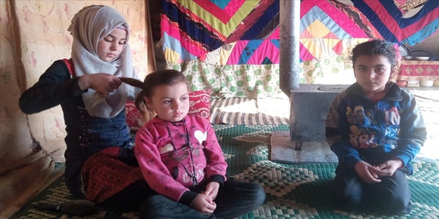 Anne ve babasını kaybeden 12 yaşındaki Suriyeli Zeynep kardeşlerine annelik yapıyor