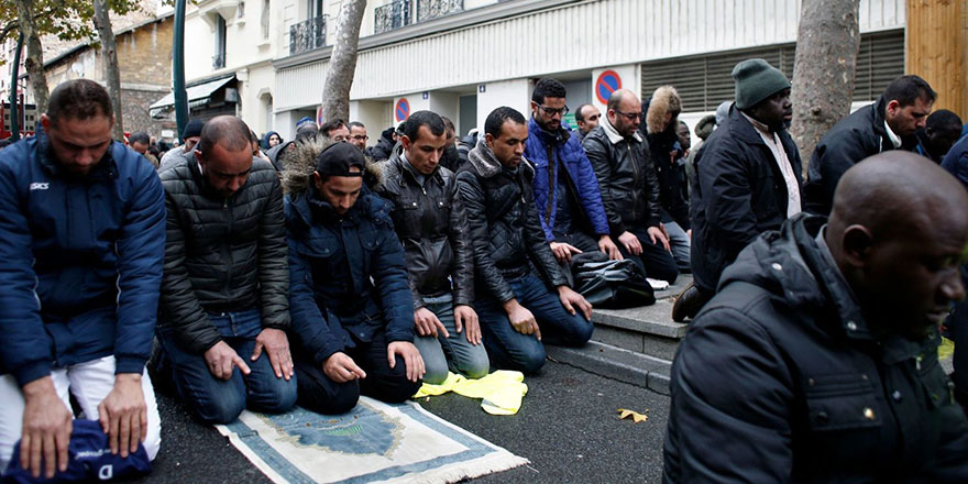 Fransa'da 2017'de kılınan bir namaz 2021'de suç oldu