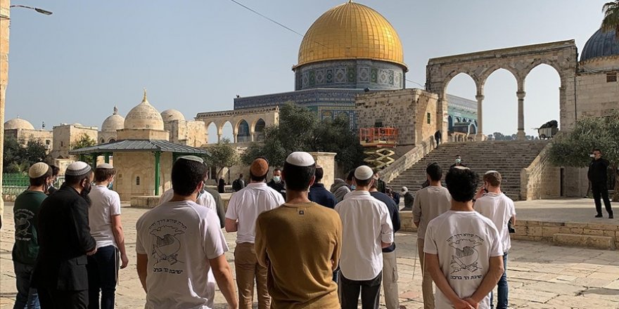 Fanatik Yahudiler Mescid-i Aksa'ya yine baskın düzenledi