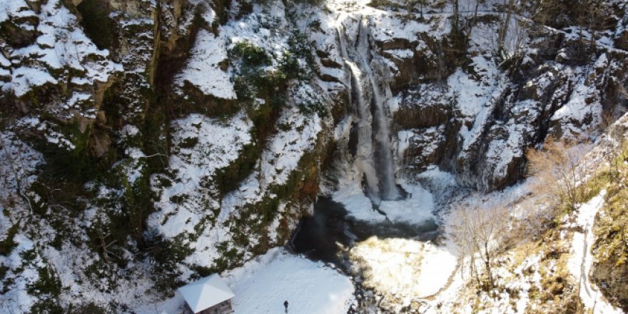 Gümüşhane'de Çağlayandibi Şelalesi buz tuttu