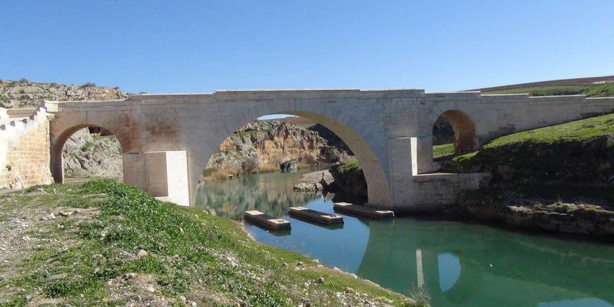 Tarihi Kızılin Köprüsü ziyaretçilerini bekliyor