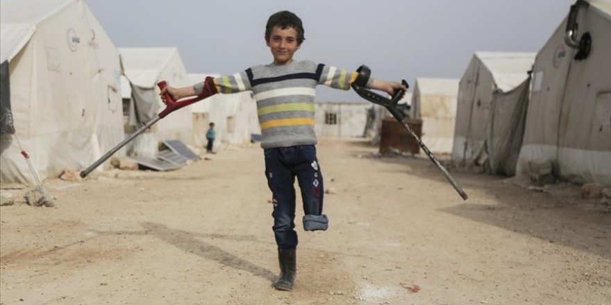Esed rejiminin sakat bıraktığı 10 yaşındaki Muhammed korkuyla yaşıyor