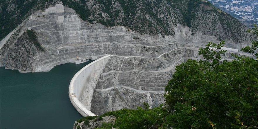 Elektrikte kurulu güç geçen yıl sonunda 95 bin 890 megavata ulaştı