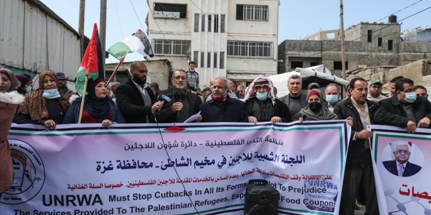 UNRWA'nın mültecilere eşit gıda dağıtma kararı Gazze'de protesto edildi